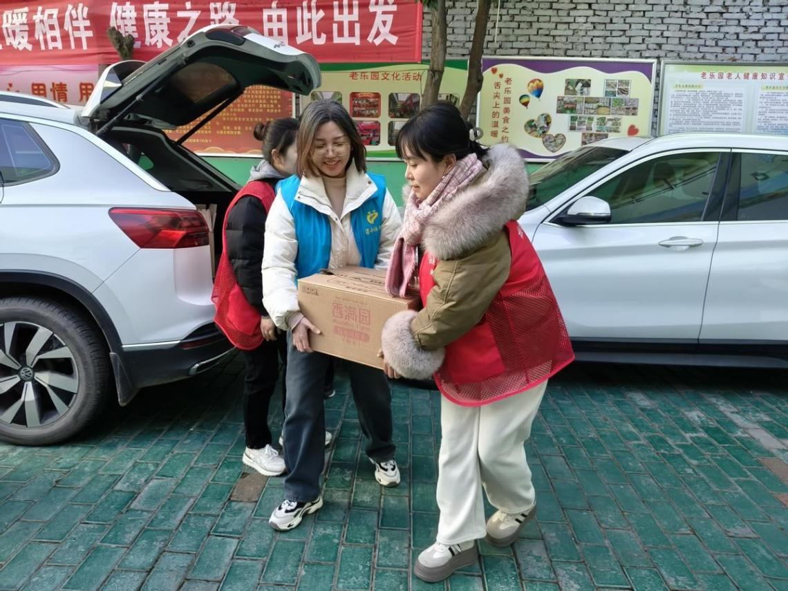 情滿敬老 孝潤(rùn)童年——幼兒園與養(yǎng)老院的溫馨邂逅