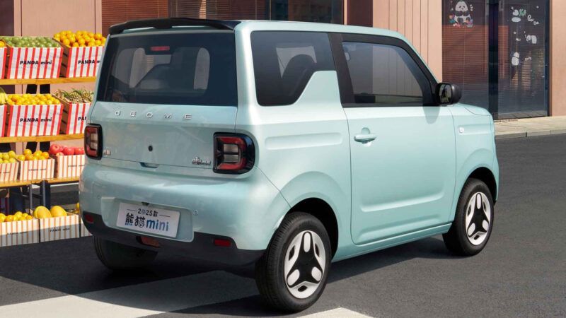 5萬級微型電動(dòng)車市場再添新軍 吉利熊貓Mini升級版續(xù)航突破200公里