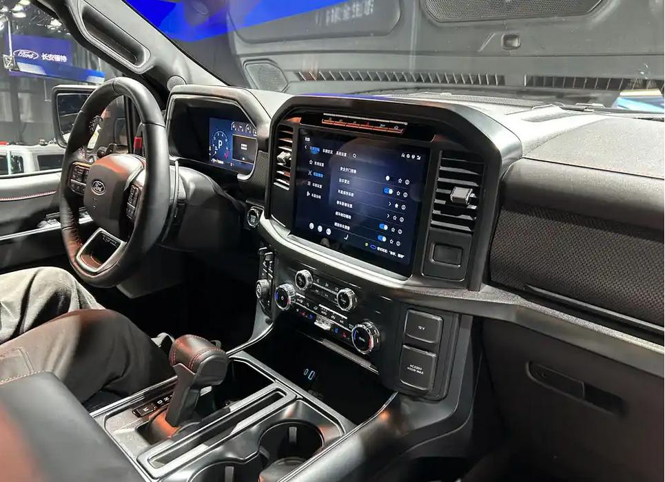 2025上海車展探館:皮卡之王福特F-150猛禽抵達(dá)現(xiàn)場 外觀微調(diào)