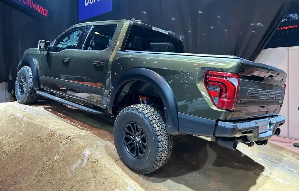 2025上海車展探館:皮卡之王福特F-150猛禽抵達(dá)現(xiàn)場 外觀微調(diào)