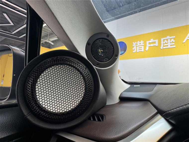 是誰說的車廂空間狹小的?可這輛雷克薩斯RX卻裝下了整個交響樂團