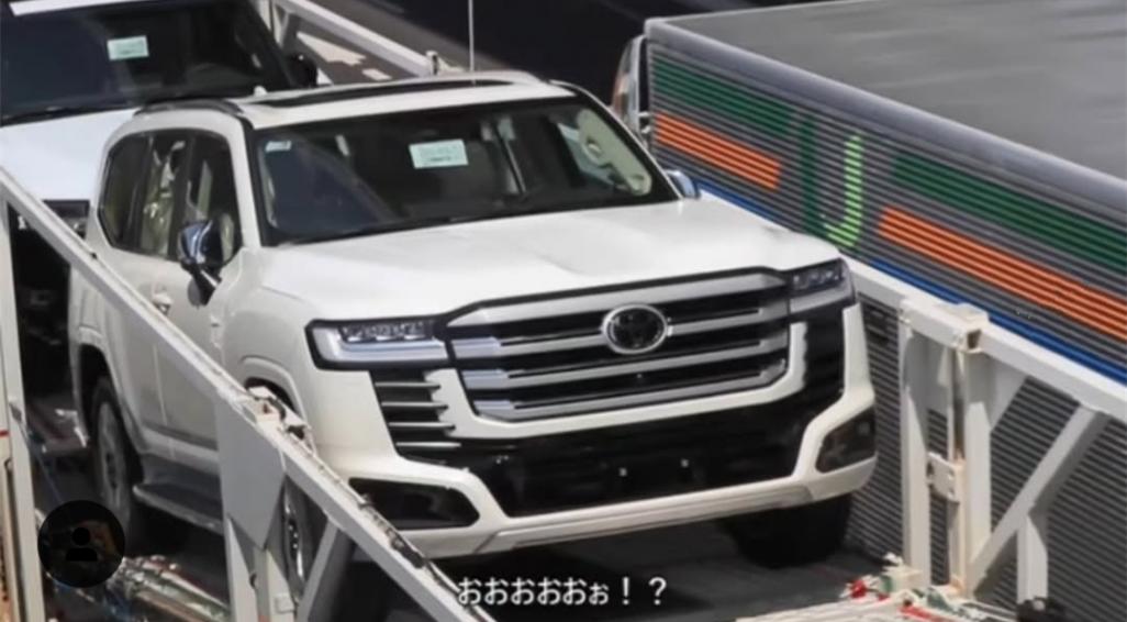 新款豐田蘭德酷路澤無(wú)偽實(shí)車曝光,前臉細(xì)節(jié)調(diào)整
