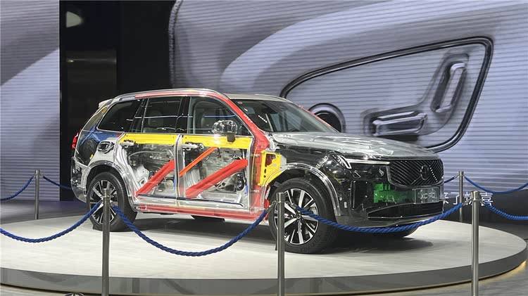 沃爾沃XC90:安全不是口號,是刻進(jìn)骨子里的信仰