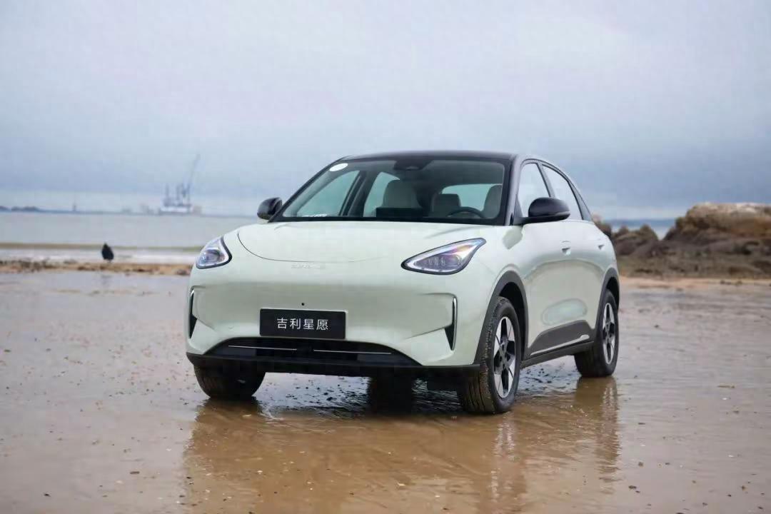 都是10萬內純電小車,吉利星愿和埃安UT誰更安全?對比后差距明顯