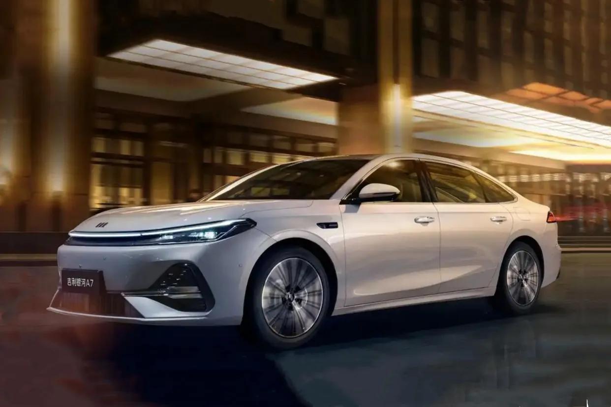 吉利銀河A7實(shí)車解析:續(xù)航2100公里新對手登場