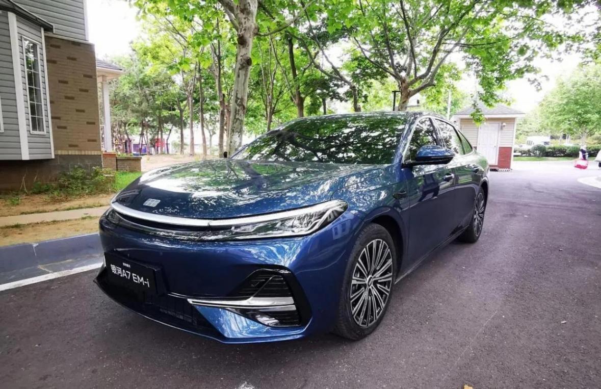 吉利銀河A7實(shí)車解析:續(xù)航2100公里新對手登場