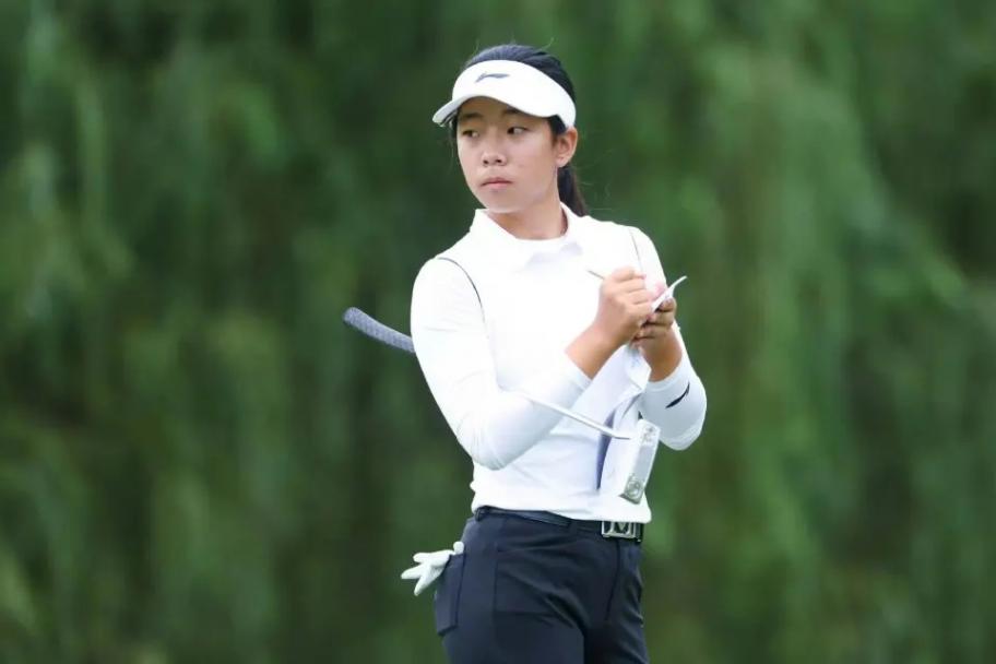劉國(guó)梁女兒閃耀美國(guó)賽場(chǎng)!15歲獲高爾夫冠軍,能否續(xù)寫父親傳奇?