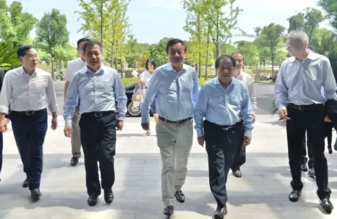 華為創(chuàng)始人任正非與上海交大校長會面 聯(lián)手簽訂重磅協(xié)議 釋放重要信號