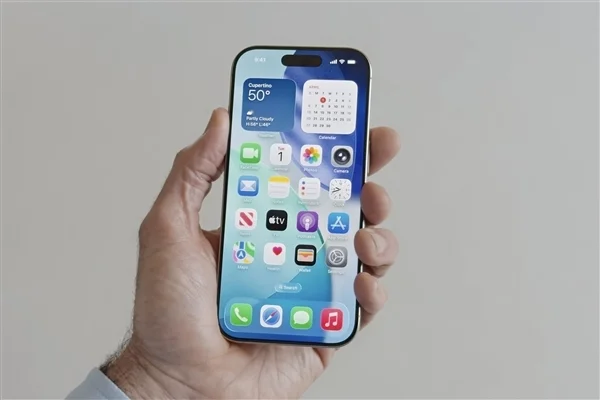 iPhone 17綠色機模開箱：清新配色 一眼種草